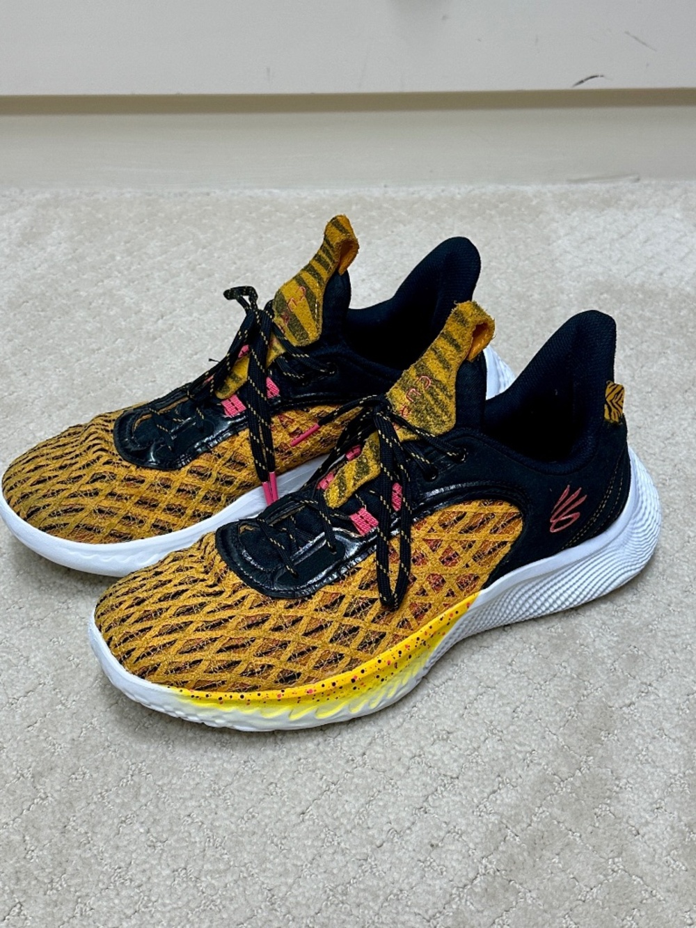 Curry Flow 9 Sesame Street Beyone the Stripe size 11